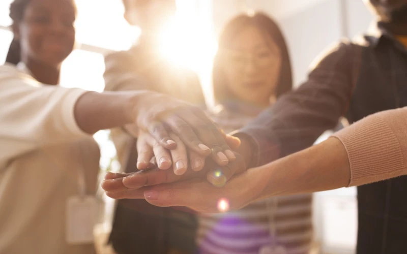 volunteers-teaming-up-organize-donations-charity (Medium)
